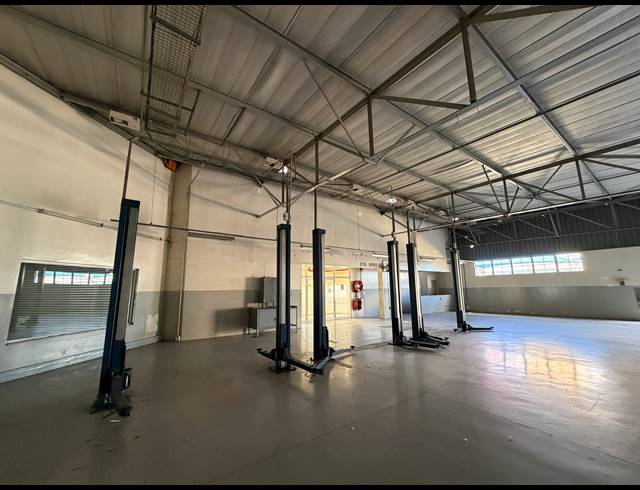 1,840.80M² SHOWROOM TO LET IN BRUMA